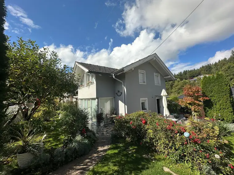 Modernes Wohnhaus in neuwertigem Zustand in herrlicher Ruhelage