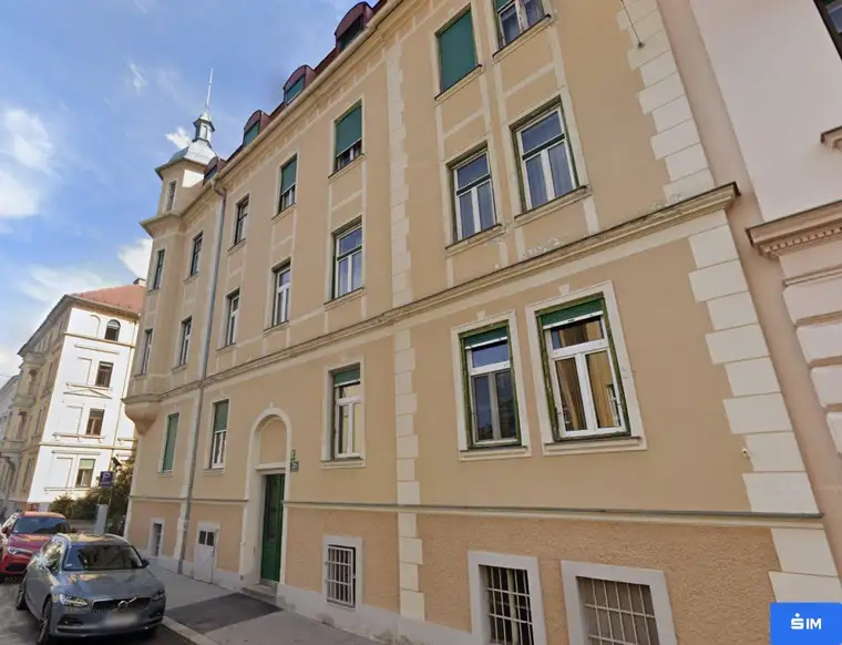 Klassische unsanierte Altbauwohnung mit Balkon im Herz-Jesu-Viertel!