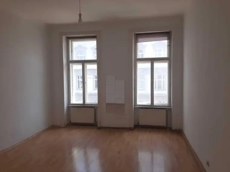 U3-Zippererstreße/ WG-Eignung! Unbefristete 60 m2 Altbaumiete, 2 getrennte Zimmer, Fliesenbad, Gesamtmiete 699,--