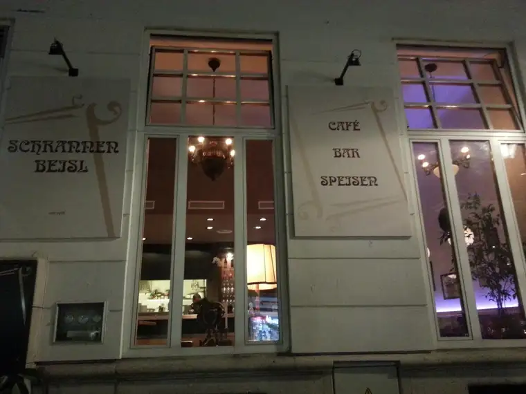 DAS SCHRANNENBEISL! Besteingeführtes Innenstadtlokal in der Mödlinger Fußgängerzone/ Altstadt!