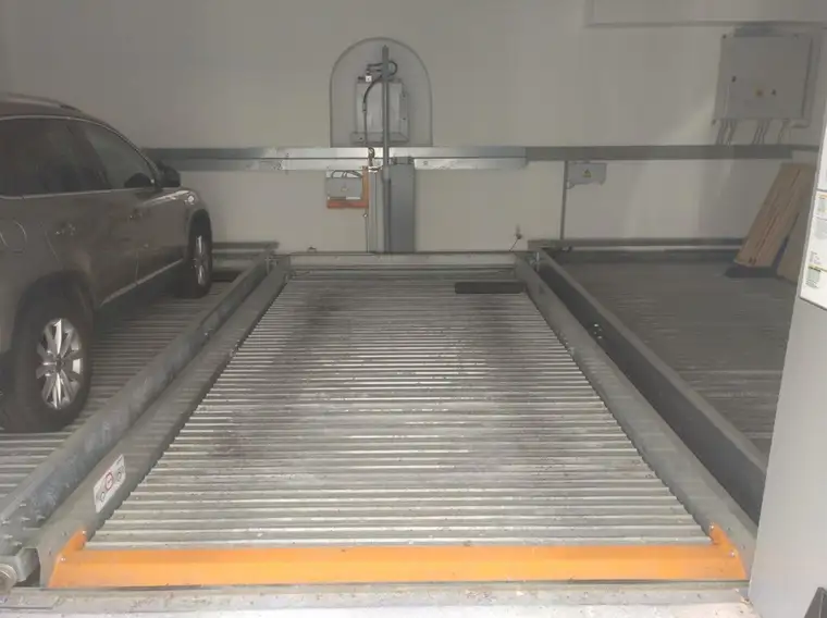 Garagenplatz: 7 Gehminuten von U3 Zieglergasse und U4 Pilgramgasse entfernt