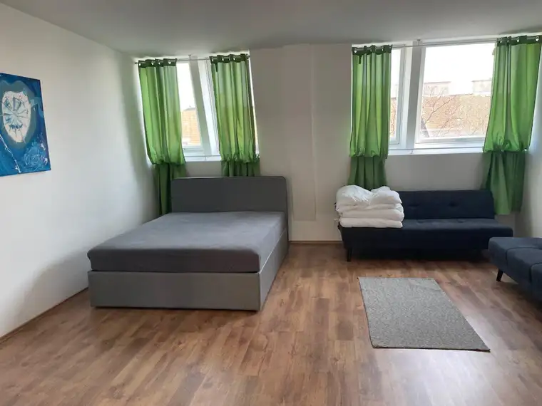 Neubau-Apartment mit Loggia in repräsentativem Gründerzeithaus