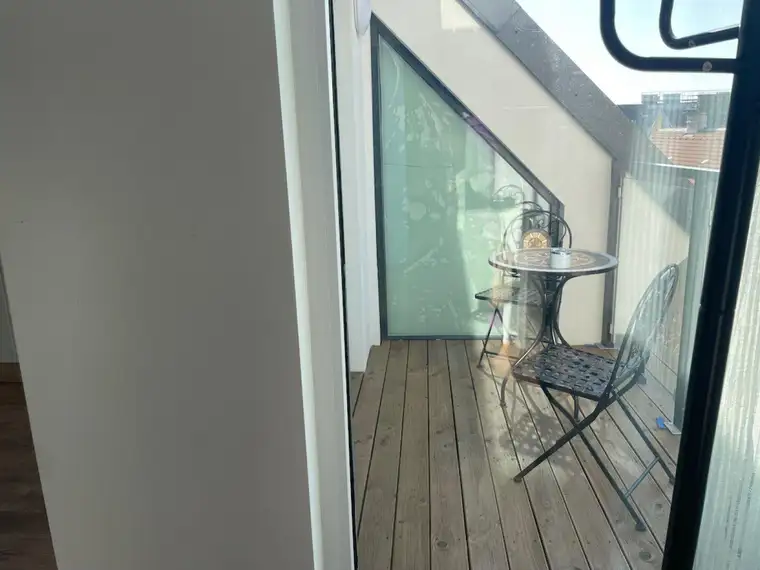 Neubau-Apartment mit Loggia in repräsentativem Gründerzeithaus