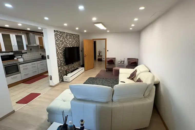 Moderne 3-Zimmer-Gartenwohnung mit Terrasse in 1210 Wien in der Seyringer Straße Nähe U1 mit 95 m² Wohnfläche &amp; Terrasse + Eigengarten