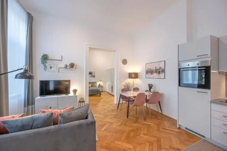 Altbau-Cityapartment komplett hofseitig &amp; ruhig – sofort bezugsfertig | 3 Zimmer
