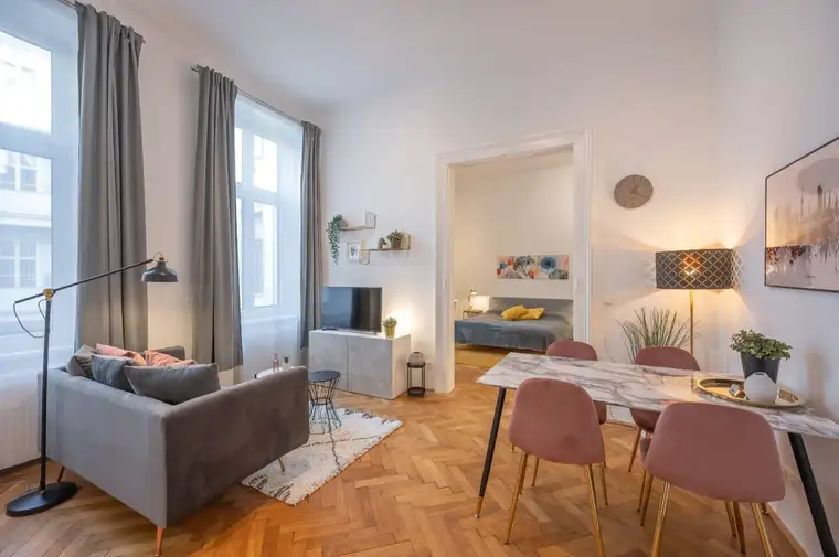 Altbau-Cityapartment komplett hofseitig &amp; ruhig – sofort bezugsfertig | 3 Zimmer