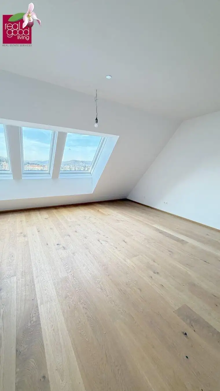 EXKLUSIVE DACHGESCHOSSWOHNUNG MIT LOGGIA &amp; TIEFGARAGE