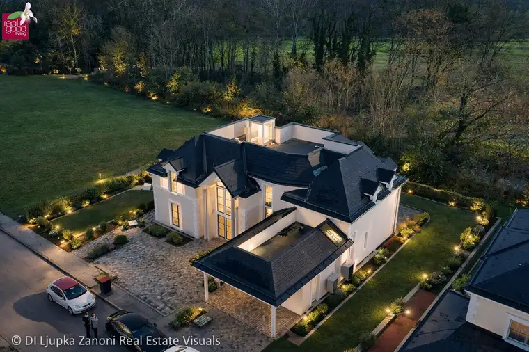 DAS BESONDERE HAT HIER RAUM. Designvilla zwischen See und Golf | Ebreichsdorf · Aqualina
