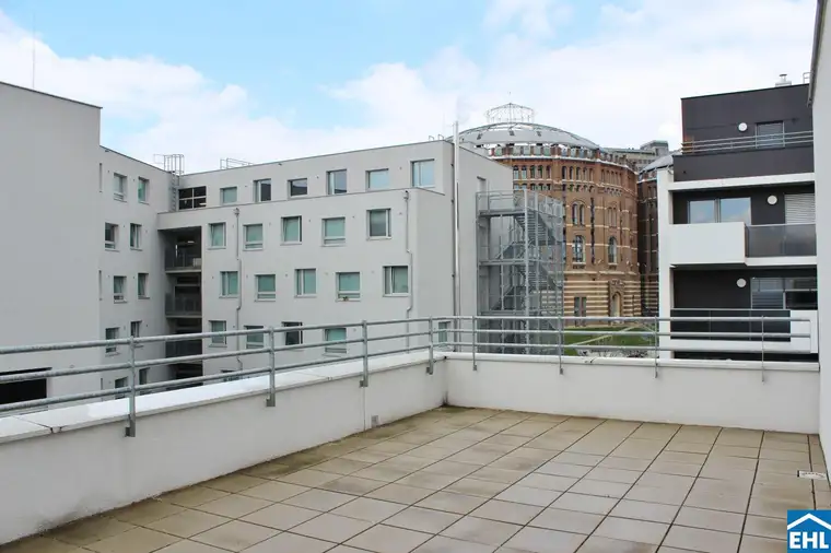 Dachgeschosswohnung mit Terrassen an der U3!