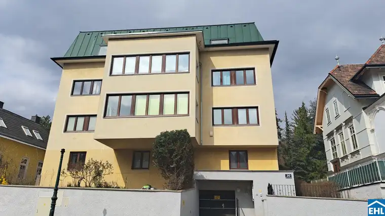 Sanierungsbedürftige 4-Zimmer Terrassen-Wohnung mit viel Potenzial!