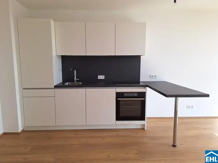 Lichtdurchflutete 2-Zimmer-Wohnung mit Loggia und Ausblick – Ihr Zuhause im High Five Tower ab sofort!