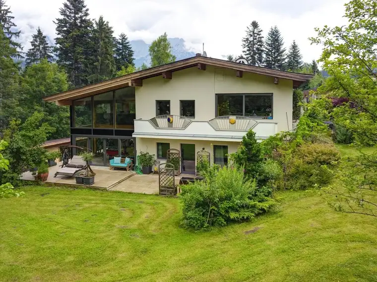 Tolle Aussicht ohne Einsicht: Großzügiges Tiroler Landhaus auf 9.000 m² am Wilden Kaiser