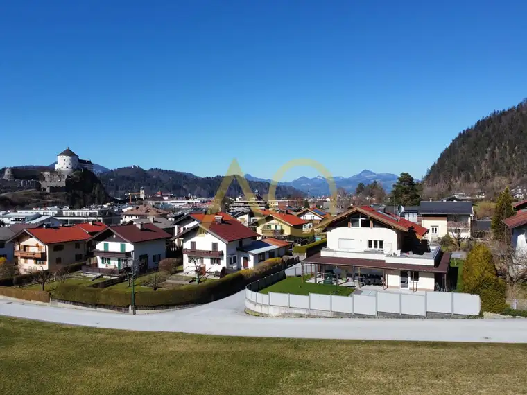 Mehrfamilienhaus mit Pool Nähe Stadtzentrum mit Blick ins Grüne, auf Berge und Festung