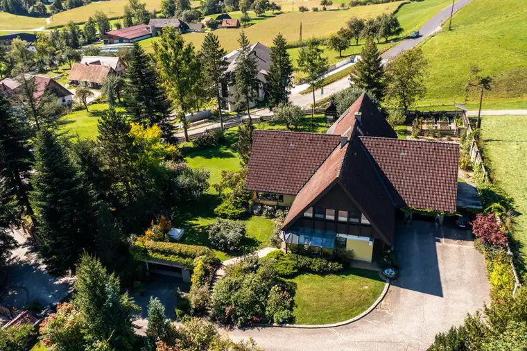 Luxuriöses Landhaus mit Indoor Pool und 3500m² Garten in der Weststeiermark zu verkaufen!