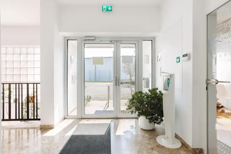 Büro / Praxis / Geschäftsräume mit Parkplatz zu verkaufen