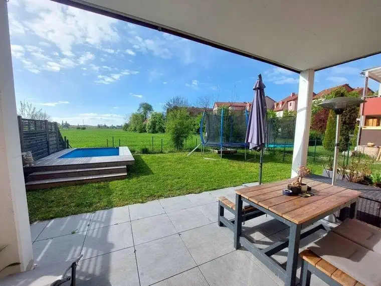 Gartenwohnung. Überdachte Terrasse. Barrierefrei. Herrliche unverbaute Fernsicht.