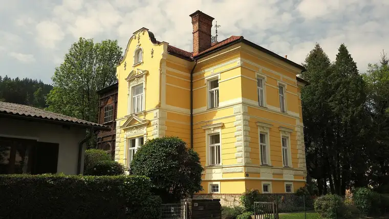 8600 Bruck an der Mur: Traumhafte Gründerzeit-Villa mit schönem Garten und beheizbaren Pool