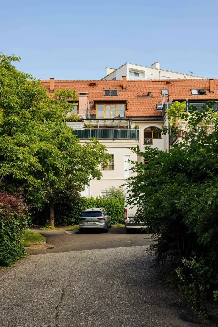 Geidorf: Wohnen auf zwei Ebenen: 2 Zimmer-Wohnung inkl. Parkplatz in Top-Lage