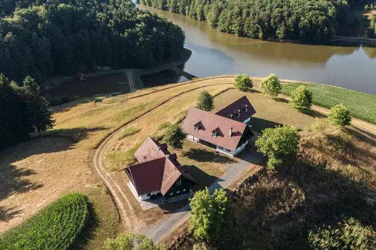 Traumhaftes Anwesen in Alleinlage mit Fischteich und Wald in 8522 Groß St. Florian