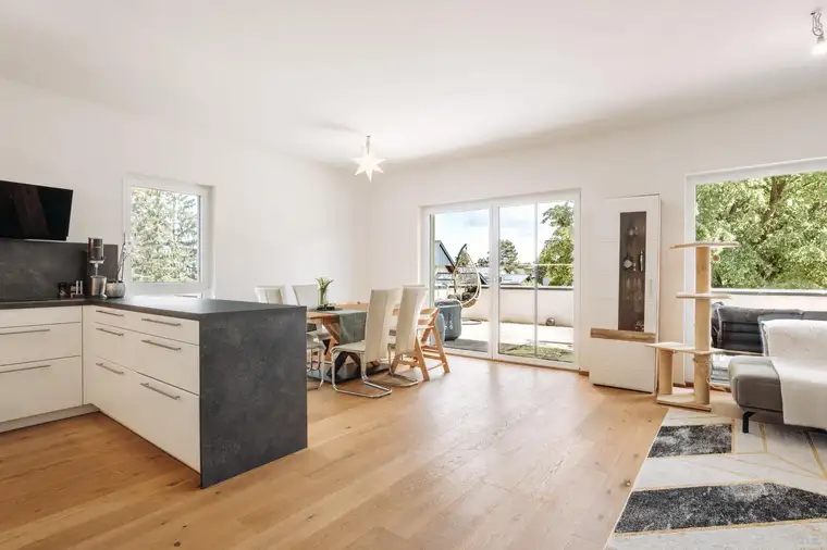 Lichtdurchflutete, moderne Wohnung mit großzügiger Dachterrasse in Tillmitsch