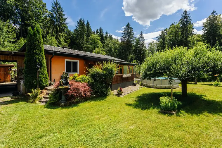 Gepflegtes Einfamilienhaus in ruhiger Grünlage!