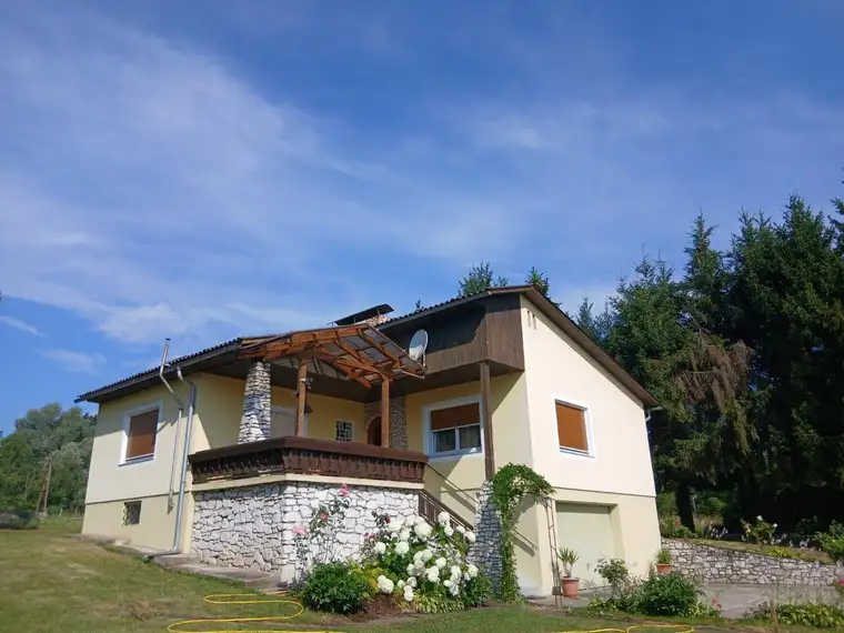 Tillmitsch: Wohnhaus mit idyllischem Garten in ruhiger Lage