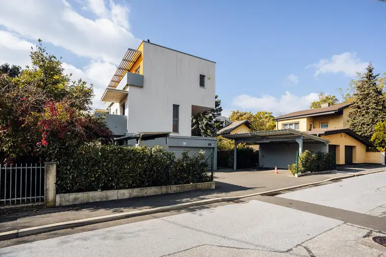 lichtdurchflutete neuwertige Wohlfühlwohnung nähe ORF Park! 20m² großer Balkon und Carport inklusive!