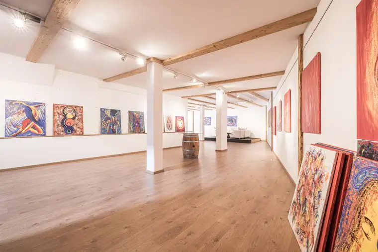 Vielseitig nutzbare Räumlichkeit als Geschäft/Atelier/Galerie zur Miete