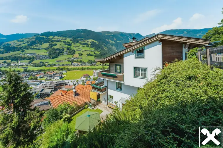 Haus mit zwei Wohneinheiten und Panoramablick