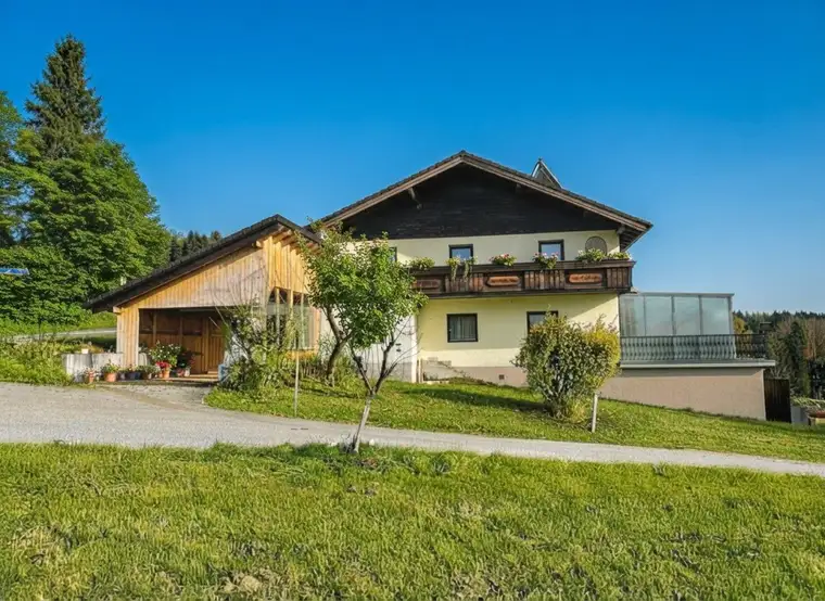 THALGAU - Gemütliches Einfamilienhaus mit Wintergarten, Doppelgarage, Sauna, Solaranlage, Kachelofen uvm.