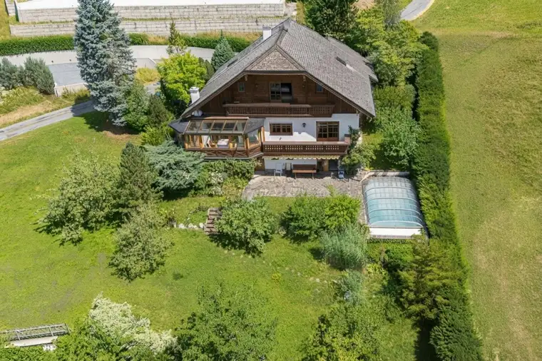 Traumlage im Mondseeland - Gemütliches Wohnhaus im Landhausstil mit schönem Seeblick, Pool, Sauna und gemeinschaftlicher Wasserquelle!