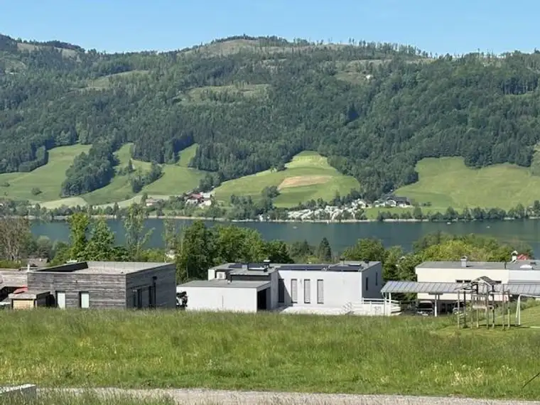 Premium-Baugrundstück am Grünland mit Seeblick
