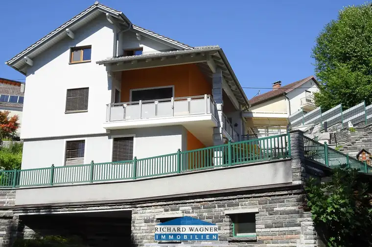 Wohnhaus mit 2 Wohneinheiten in Mauthausen