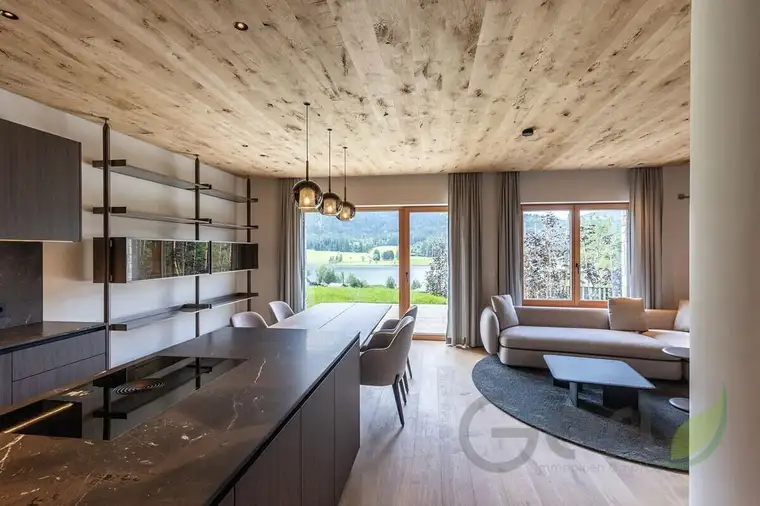 Exklusive 4-Zimmerwohnung mit Terrasse, Seeblick und alpinem Charme - Weisse Wand
