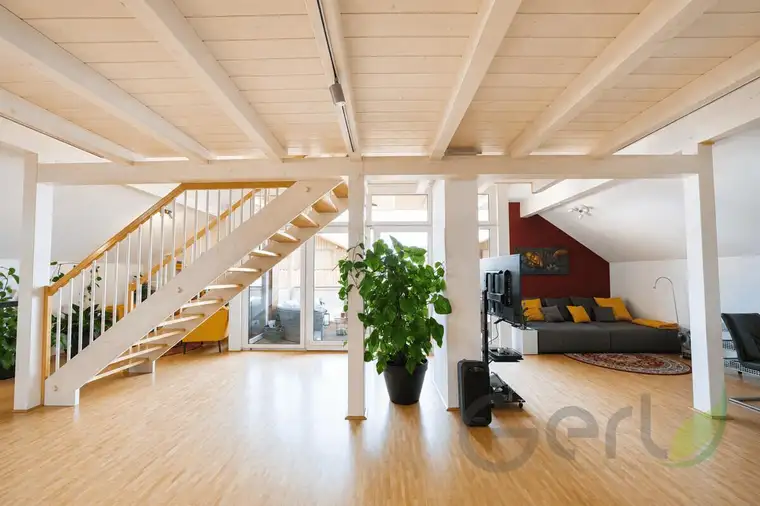 Lichtdurchflutete Galeriewohnung im Dachgeschoss – stilvolles Wohnen auf 121 m² in Wals