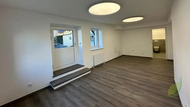 Modernes Geschäftslokal/Büro in bester Lage von Grödig! Ihr neuer Standort mit Stil und Sichtbarkeit