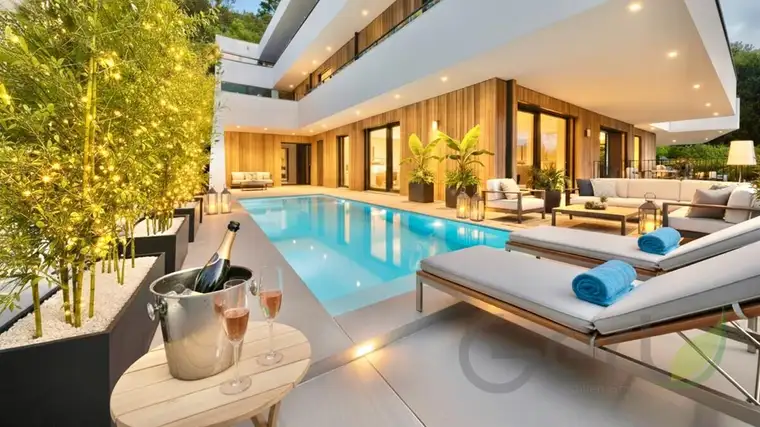 Luxuriöses Wohnen über den Dächern von Bergheim - Erstbezugswohnung mit privaten Pool