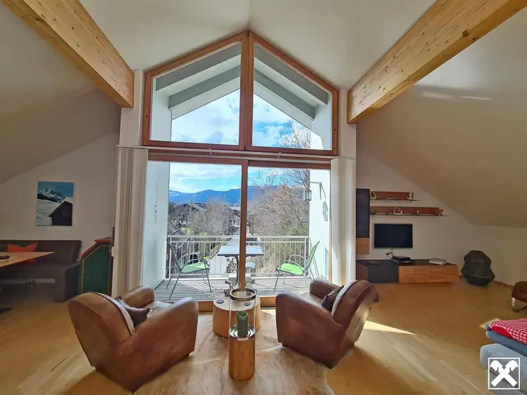 Außergewöhnliche, lichtdurchflutete Dachgeschosswohnung mitten im Bregenzerwald