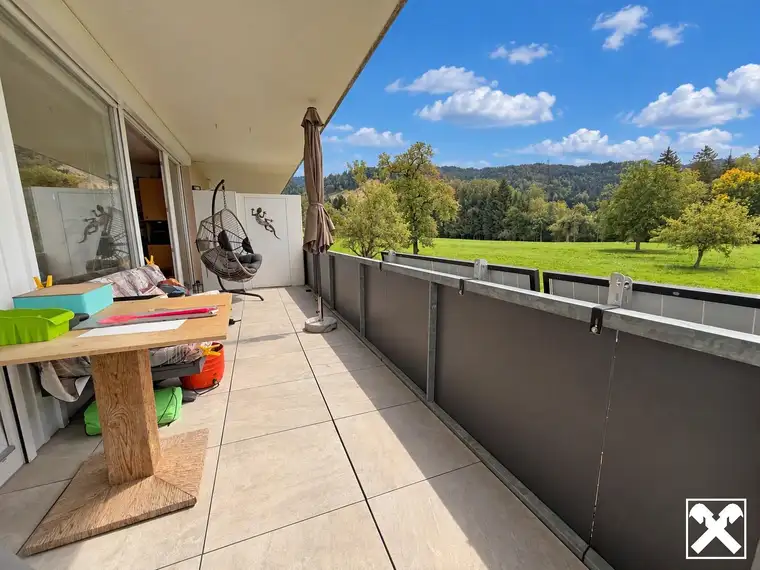 Kleinwohnanlage: Gepflegte 4-Zimmerwohnung mit Terrasse
