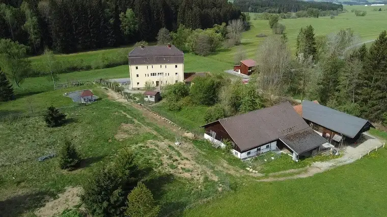 Alleinlage - 1,8 ha - ehemaliges Zollhaus mit Stall- und Wirtschaftsgebäude 