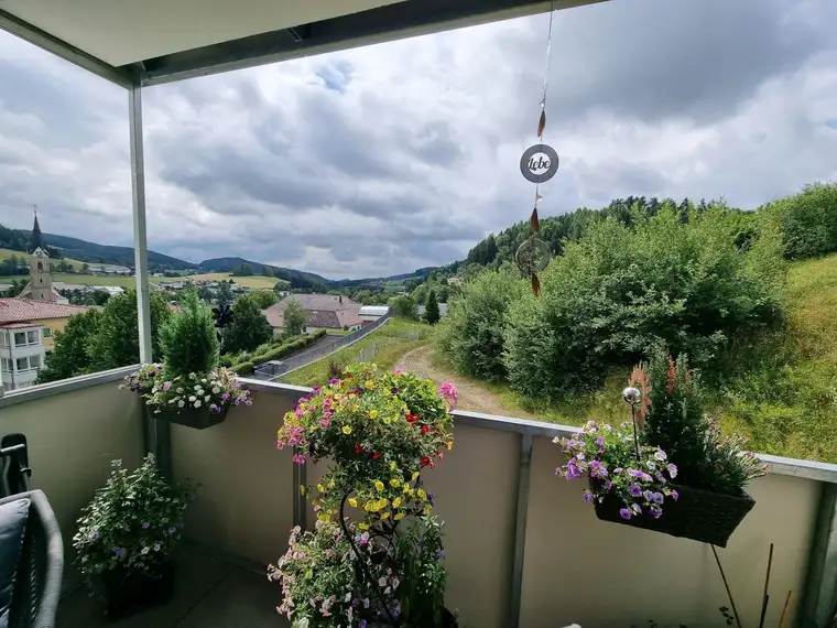 Exklusives Wohngefühl mit herrlicher Aussicht und hochwertiger Ausstattung - ca. 90 m² Wohnfläche plus 8 m² Loggia
