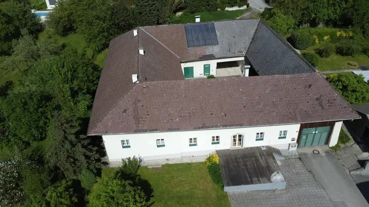 Historischer Bauernhof auf 2435 m² Bauland im Stadtteil Alharting von Leonding