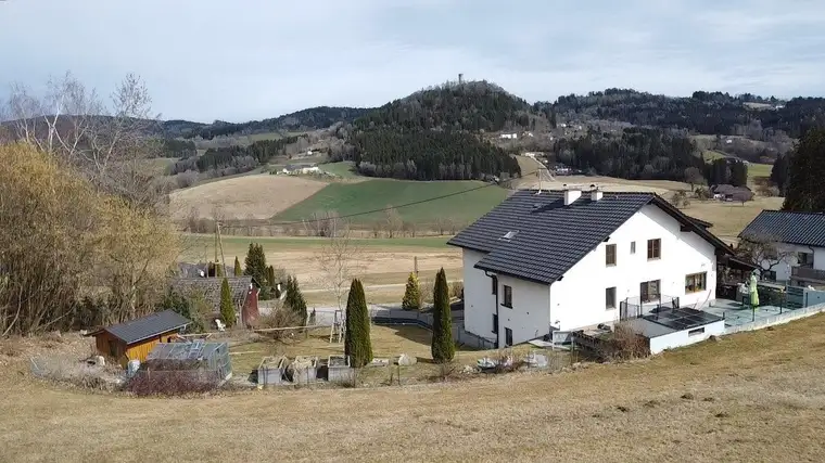 Platzwunder mit 4 Garagen, großer Werkstatt und mit Pool, - In nur 30 Minuten staufrei nach Linz!