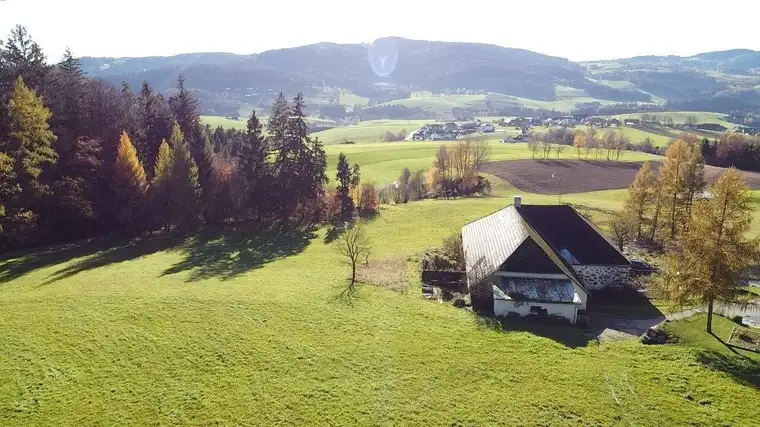 Ruheoase mit Weitblick - Sacherl eingebettet in knapp 4 ha Eigengrund