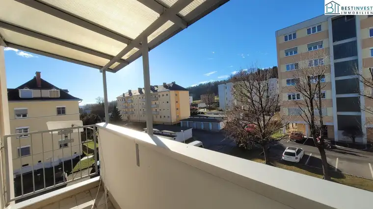 Großzügige 4 Zimmer mit 2 Balkonen und Ausblick