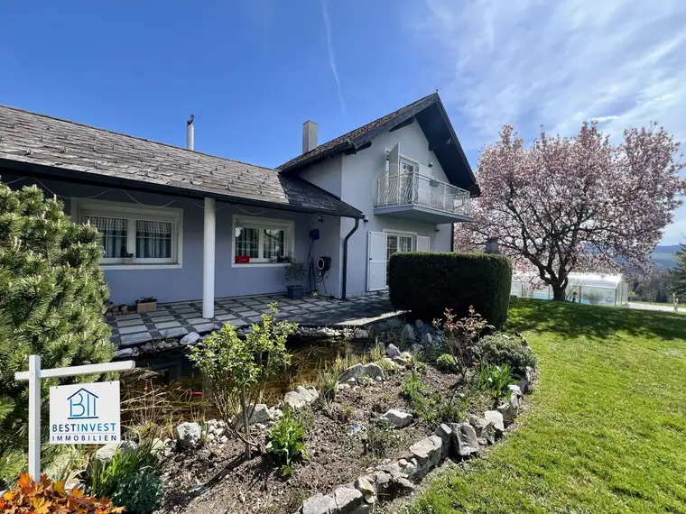 Idyllische Ruhelage mit Traumaussicht &amp; Pool - interessant für Bauträger ( 1.300 m² Bauland)