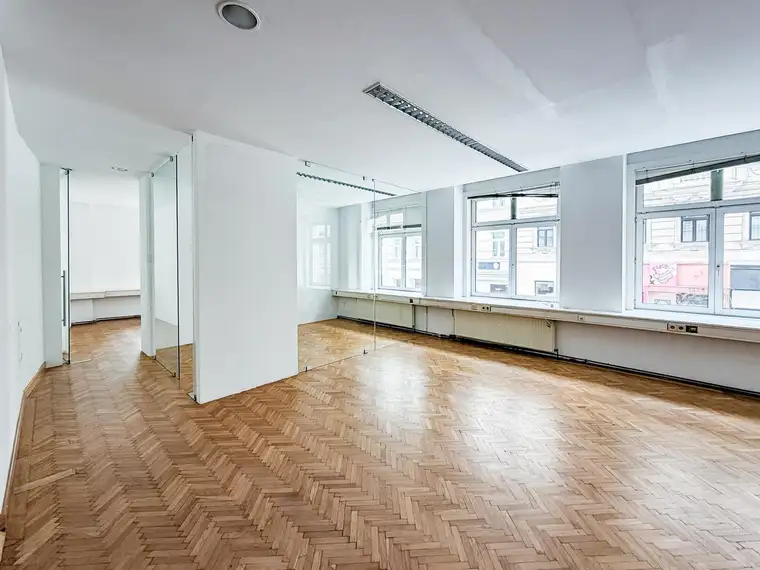 Arbeiten mit Stil – Großzügiges Altbaubüro in gefragter Citylage