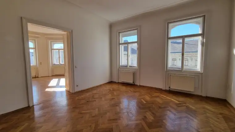 klassischer Altbau, 3 Zimmer, mitten im 9.Bezirk
