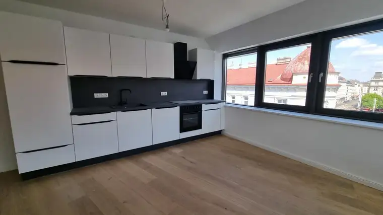 Dachgeschoß Wohnung - 3 Zimmer, Nähe Friedensbrücke