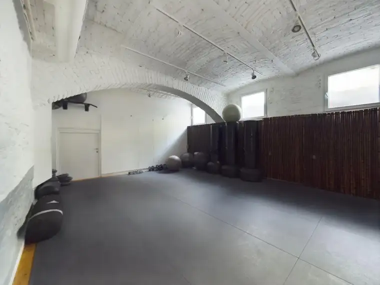 Renoviertes Geschäftslokal inkl. Garten bei Schönbrunn - ehemaliges Fitness-/Yogastudio